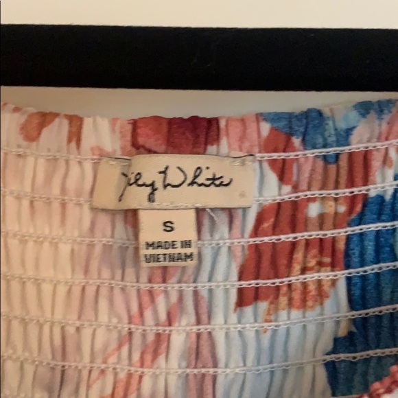 Small floral cold shoulder top - Picture 2 of 3